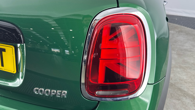 MINI Hatchback 1.5 Cooper Classic 3dr Auto [Comfort/Nav Pack] Petrol Hatchback